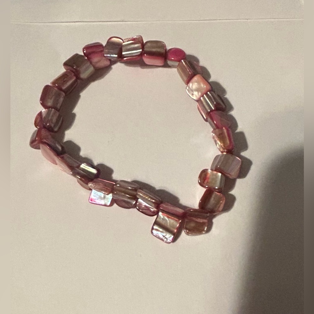 Elegant Red/Pink Shell Bracelet